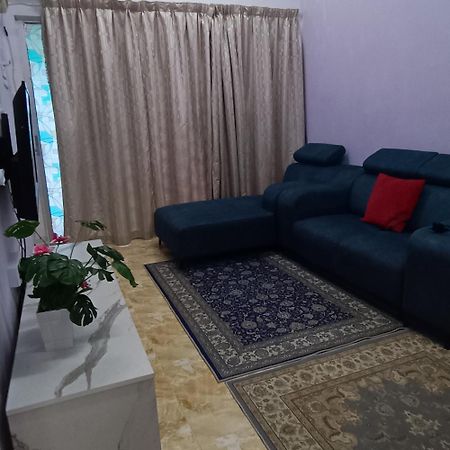 Homestay Lestari Klia Сепанг Екстериор снимка