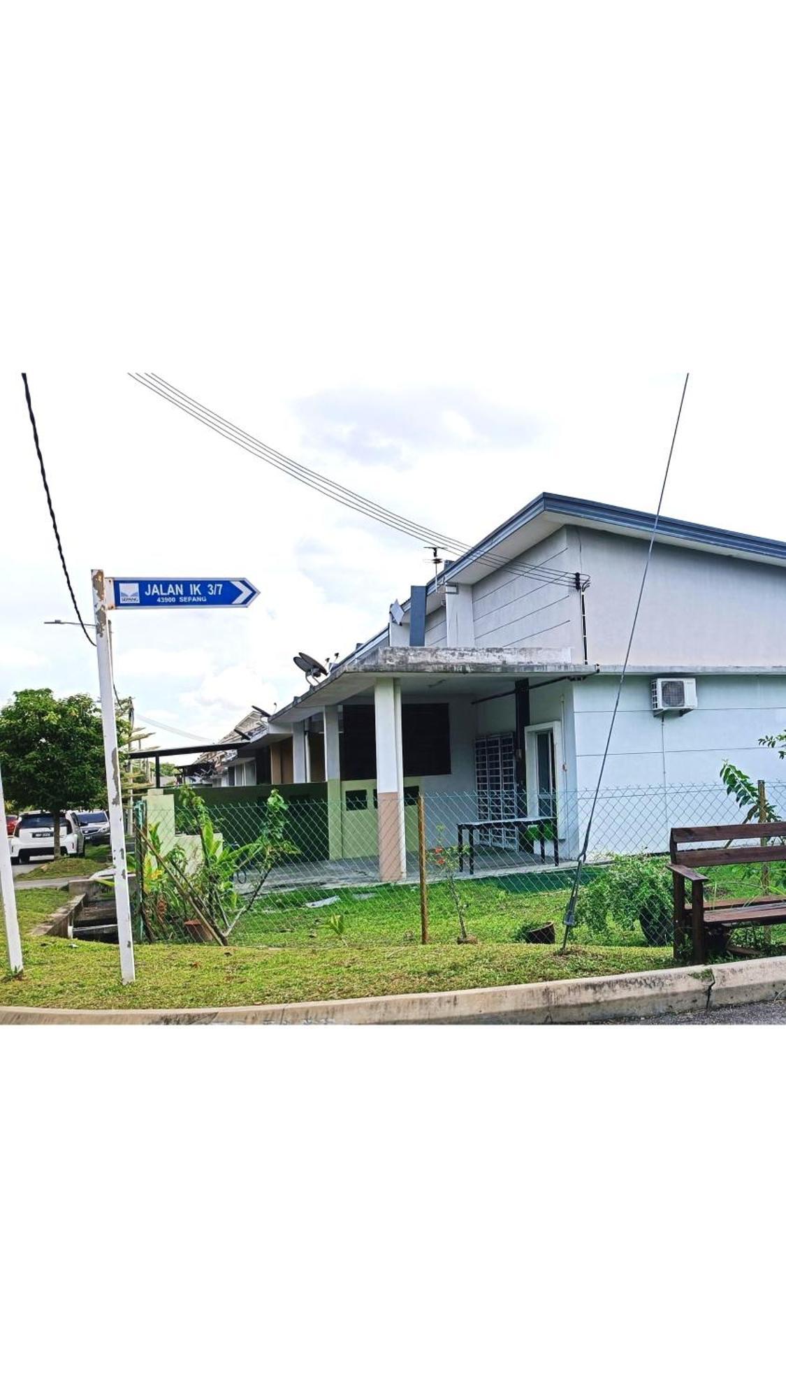 Homestay Lestari Klia Сепанг Екстериор снимка